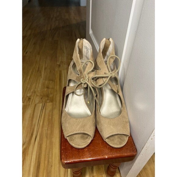 This is an Ana A New Approach beige faux suede strappy high heel size 8m - Picture 1 of 5